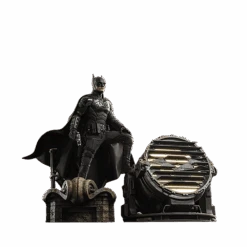 THE BATMAN - BATMAN AND BAT-SIGNAL SIXTH SCALE COLLECTIBLE SET BY HOT TOYS