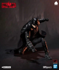 The Batman 2022 S.H. Figuarts Action Figure 1/12 Scale Batman By Bandai 8 The Batman 2022 S.H. Figuarts Action Figure 1/12 Scale Batman By Bandai -Little Things Toys CMC 637659 000 004