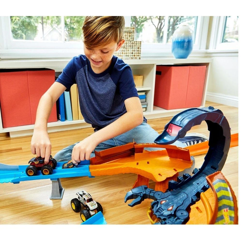 Hot Wheels Mt Scorpion Sting Raceway Playset 2 Hot Wheels Mt Scorpion Sting Raceway Playset - Image 2