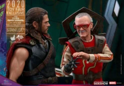 Marvel STAN LEE BARBER SAKAAR PLANET 1/6 Scale Action Figure By Hot Toys 14 Marvel STAN LEE BARBER SAKAAR PLANET 1/6 Scale Action Figure By Hot Toys -Little Things Toys HK 605047 000 007