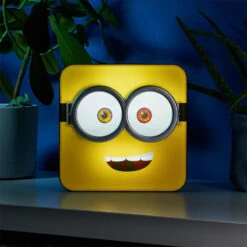 Despicable Me Minions 3D Desk Lamp Wall Light -Little Things Toys NUM 425137 000 003